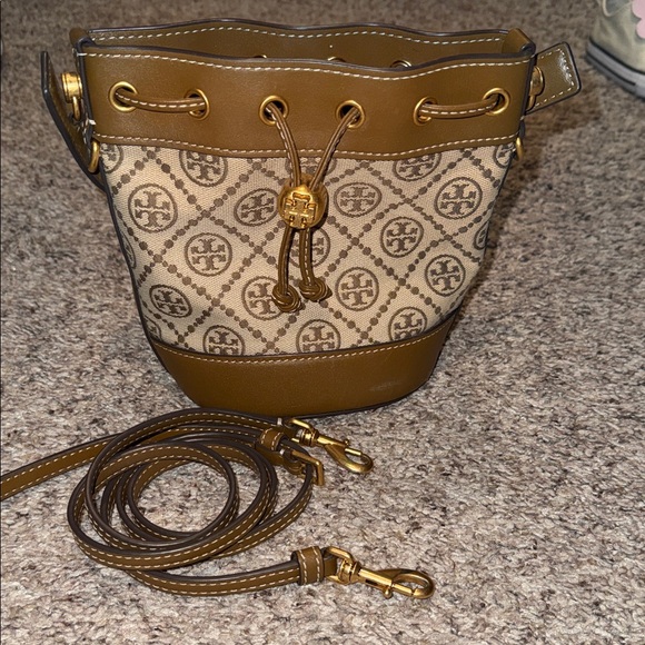 Tory Burch Handbags - Tory Burch monogram crossbody bag
